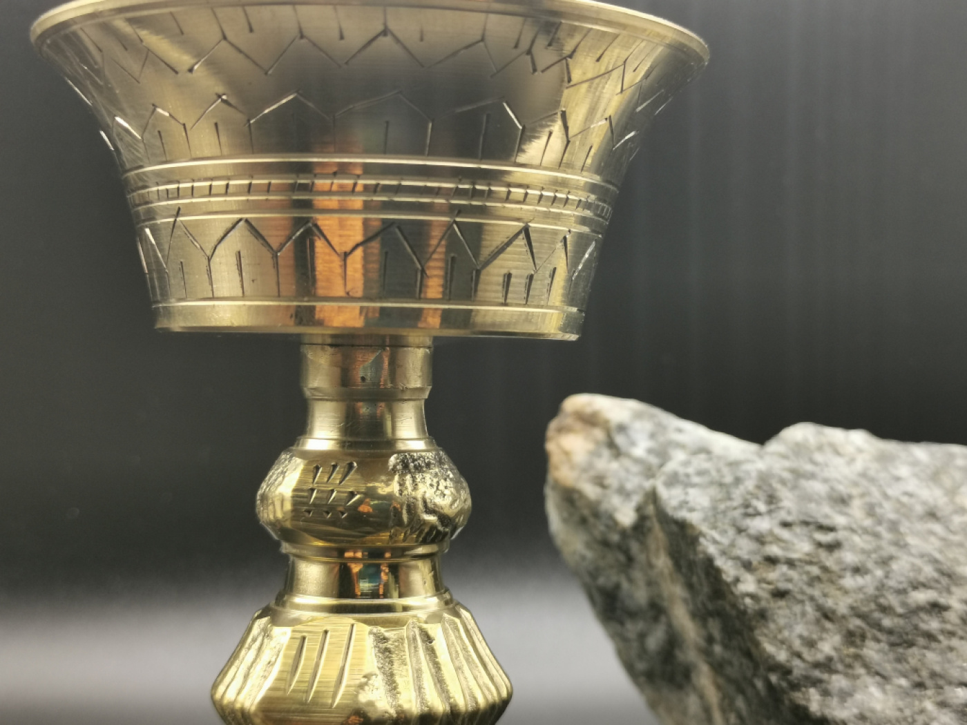 Tibetische Butterlampe aus Messing – Deepa, handgefertigt in Nepal, ca. 9 cm hoch